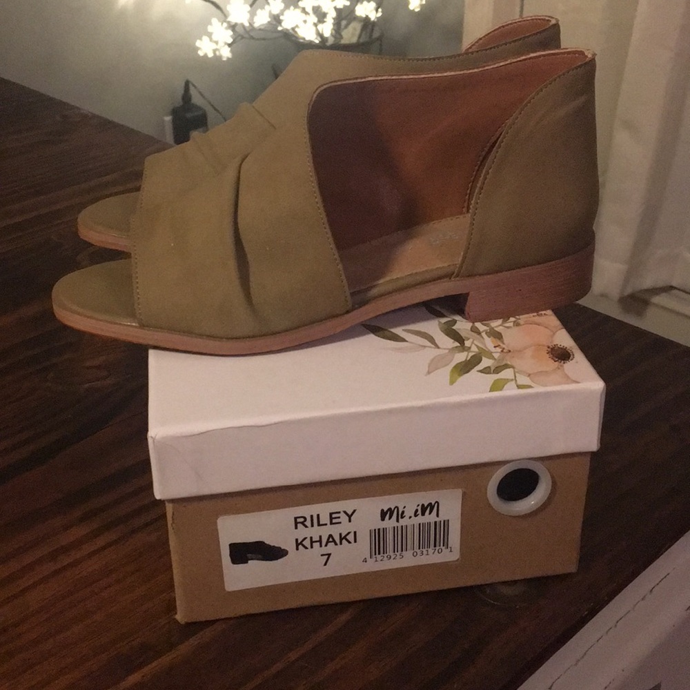 Khaki open toe sandals